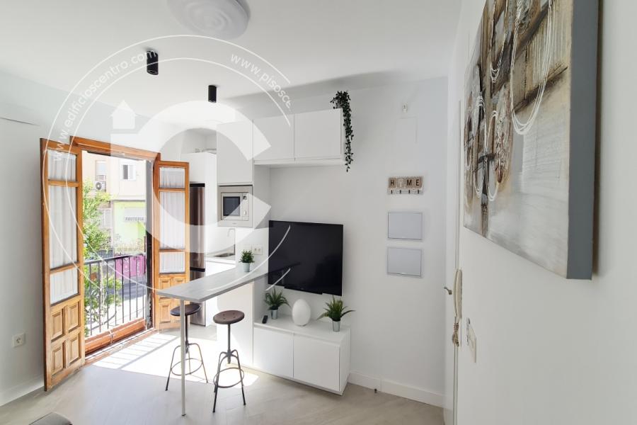 Piso de alquiler junto a Plaza del Triunfo en Granada