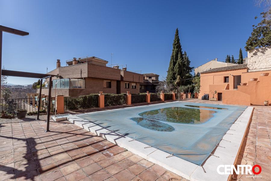 Exclusivo piso junto al Paseo del Salón en Granada